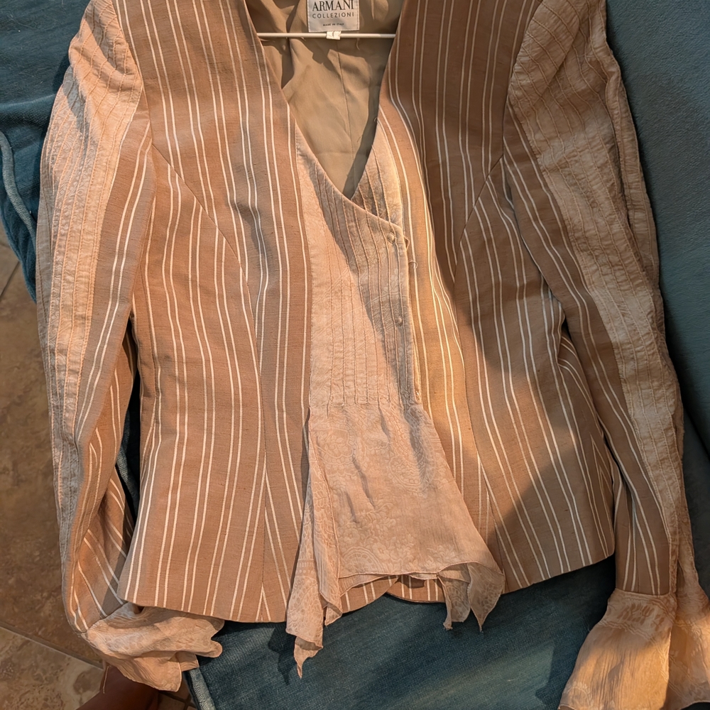 Armani Collezioni Women's Striped Blazer in Beige and White Silk